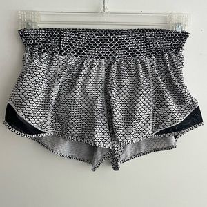 Lululemon Hotty Hot Shorts 2.5”